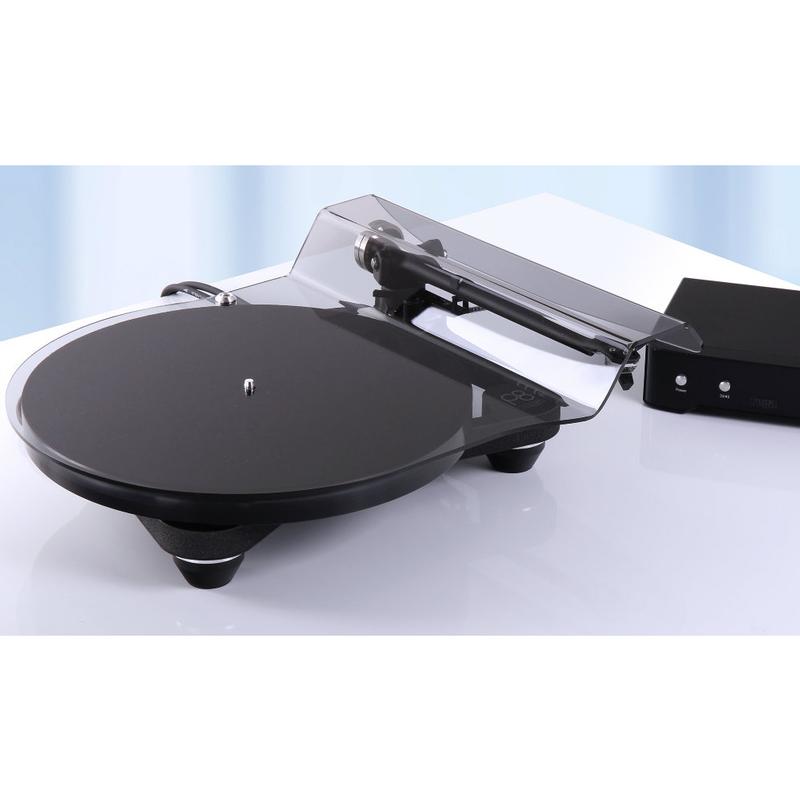 Rega - Planar 8 Turntable with APHETA 3 MC Cartridge